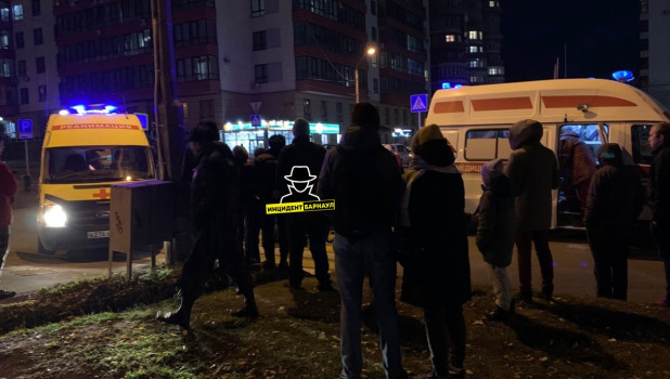 В Барнауле на перекрестке сбили сразу троих пешеходов 