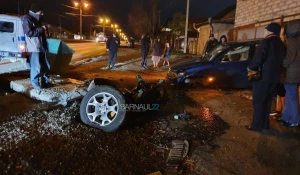 BMW серьезно пострадал в ночном ДТП.