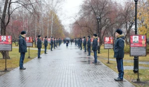 Открытие "Аллеи героев" в Барнауле на улице Георгия Исакова