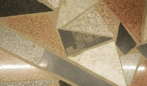 Надгробная плитка в мозаике пола в Усть-Каменогорске.