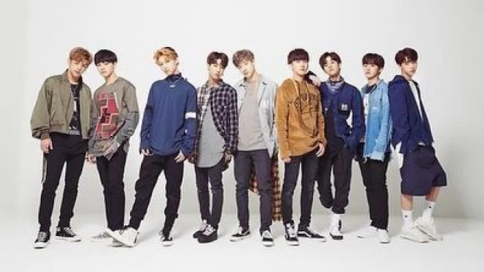    Stray Kids              - 