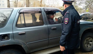 Мэрия с полицией разогнала любителей незаконной парковки на обновленной аллее по ул.Георгия Исакова.