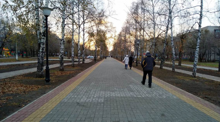 Мэрия с полицией разогнала любителей незаконной парковки на обновленной аллее по ул.Георгия Исакова.