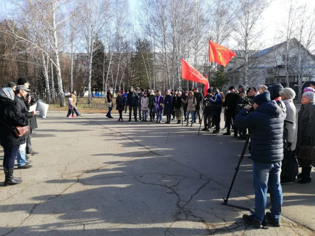 Митинг "За зеленый Барнаул" на пл. Жукова 4 ноября 2019 года.