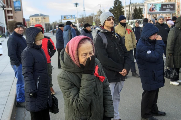 Шествие и митинг КПРФ в Барнауле по случаю 102-ой годовщины Октябрьской революции 