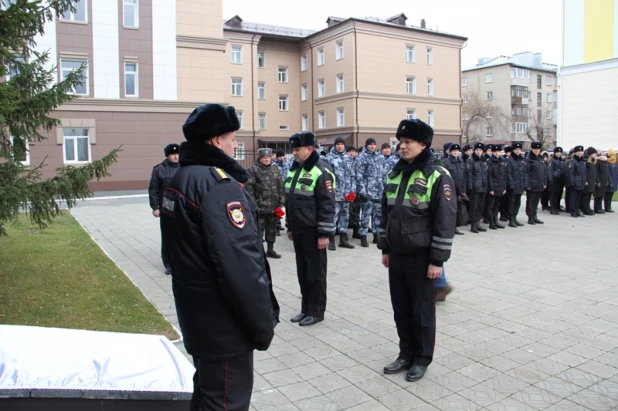 Алтайские полицейские почтили память погибших коллег.