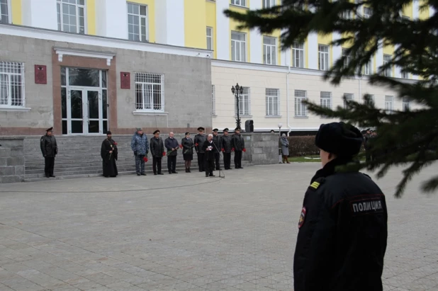 Алтайские полицейские почтили память погибших коллег.