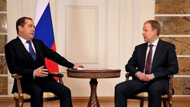 Дмитрий Медведев встретился с губернатором Алтайского края Виктором Томенко.