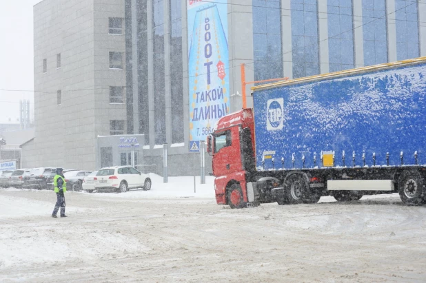 Снег в Барнауле.