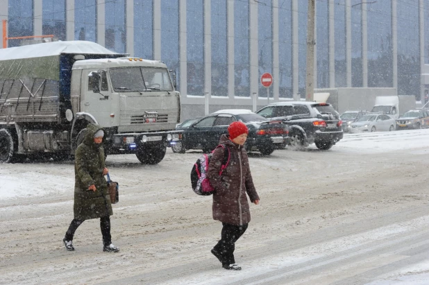 Снег в Барнауле.