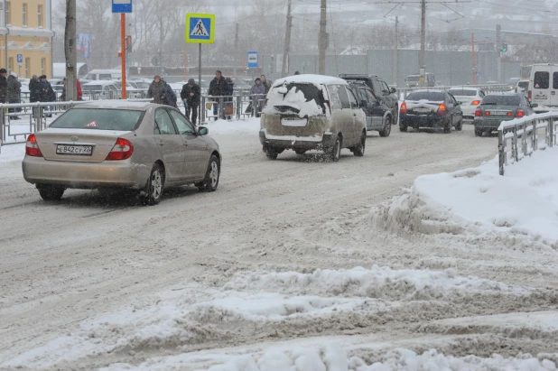 Снег в Барнауле.