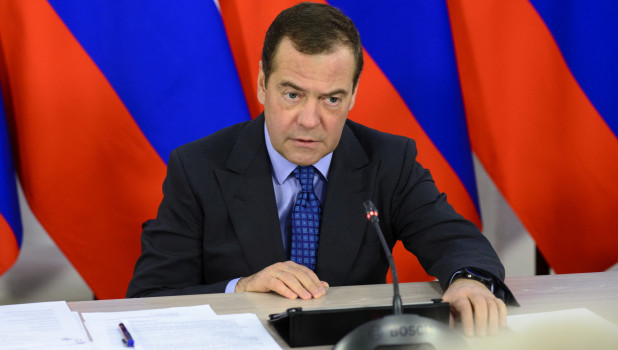 Медведев: переговоров с Украиной не будет, пока главой государства остается "клоун Зеленский"