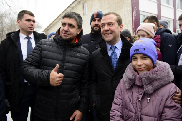 Дмитрий Медведев в алтайском селе Санниково.