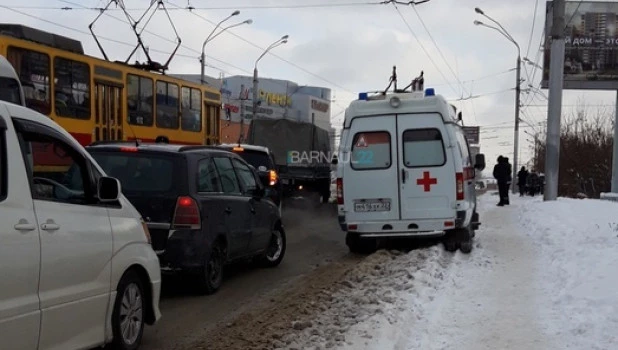 ДТП на путепроводе в районе Нового рынка.