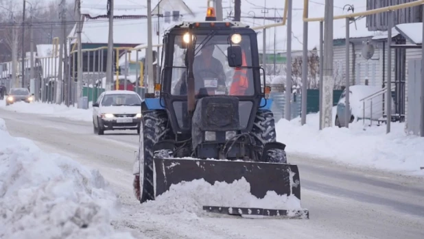 Уборка снега в Барнауле.