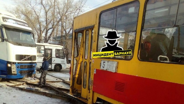 ДТП с трамваем в Барнауле.