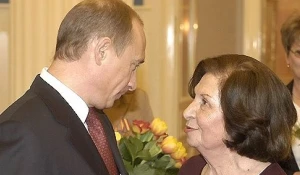 Владимир Путин и легендарная разведчица Гоар Вартанян, 2005 год.