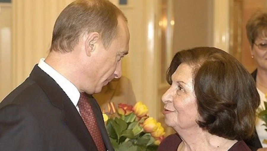 Владимир Путин и легендарная разведчица Гоар Вартанян, 2005 год.