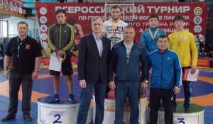 Победители турнира по греко-римской борьбе.