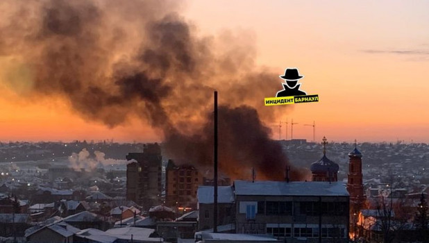 Пожар в частном доме на ул. Анатолия и ул. Циолковского в Барнауле. 