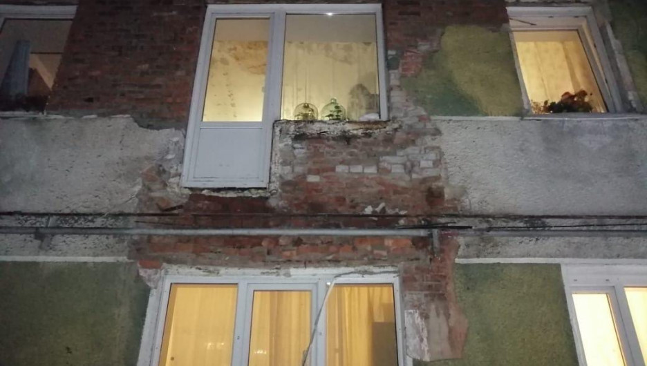 В Барнауле рухнул балкон.
