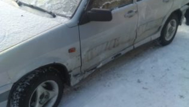 В Благовещенке автомобилист врезался в снежный городок 