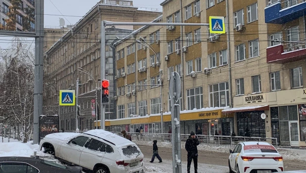 BMW в сугробе Новосибирска.