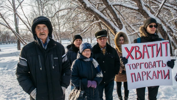 В Барнауле прошел митинг в защиту зеленых зон Барнаула