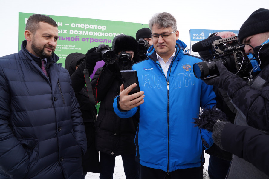 Андрей Шишковский (слева) и Андрей Панов (справа) во время прямой линии 5G  МегаФона.