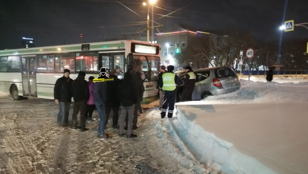 ДТП с автобусом на ул. Попова.