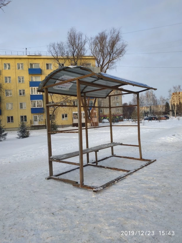 Омск. Остановка общественного транспорта.