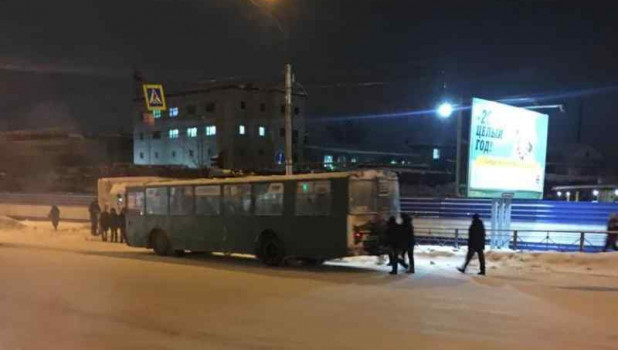 Троллейбус сломался. Новосибирск.