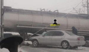 Под Барнаулом в ДТП попал бензовоз. 