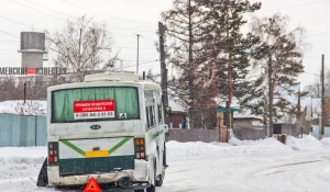 У автобуса оторвало колесо.