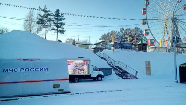 Алтайские спасатели подготовили барнаульцам новогодние сюрпризы.