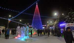 28 декабря в Барнауле на площади Сахарова открылась краевая новогодняя елка.