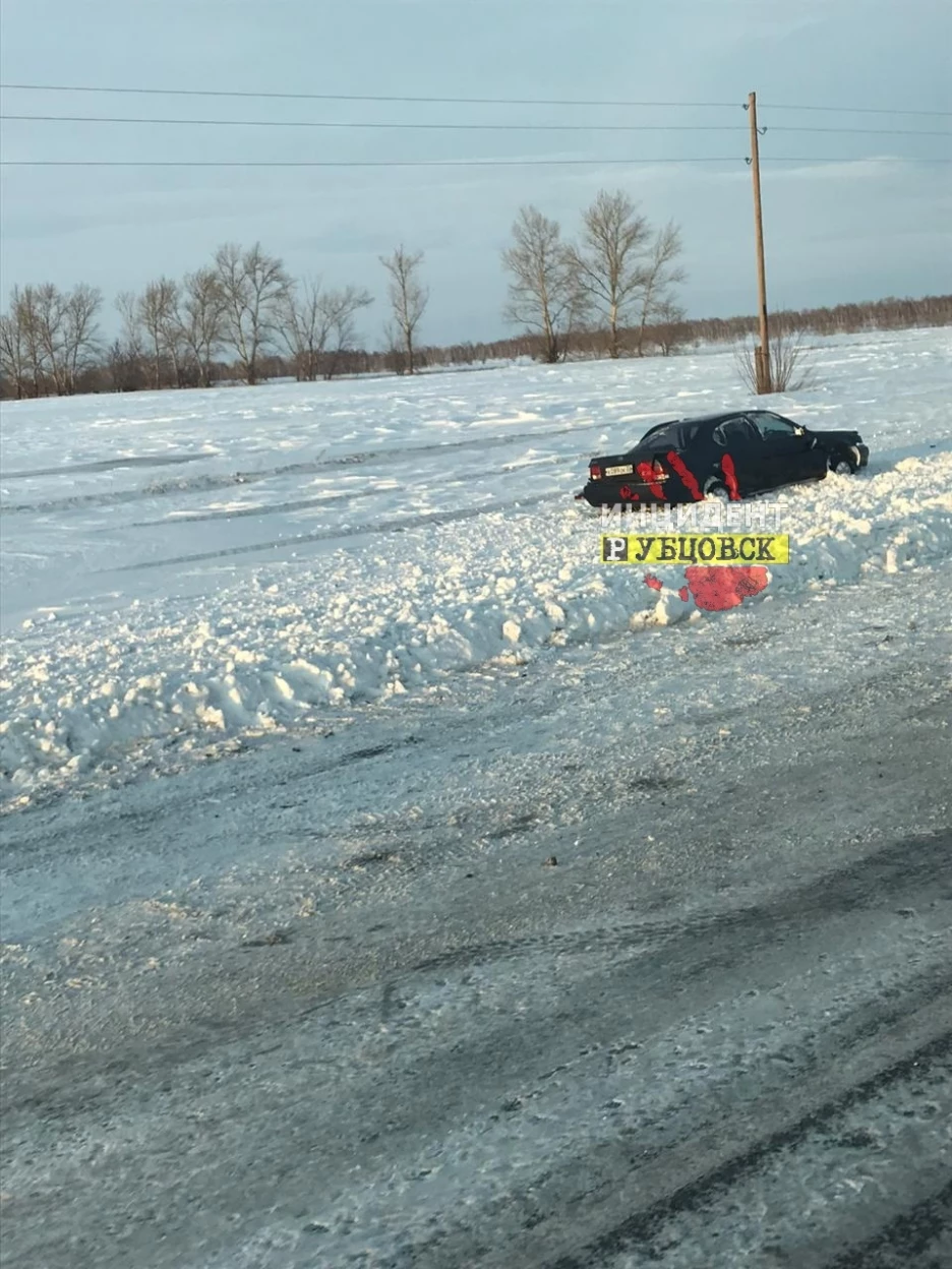 Шесть человек пострадали в массовом ДТП на алтайской трассе