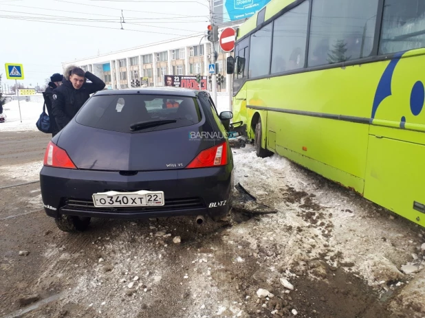 Авария на ул. Малахова - ул. Германа Титова