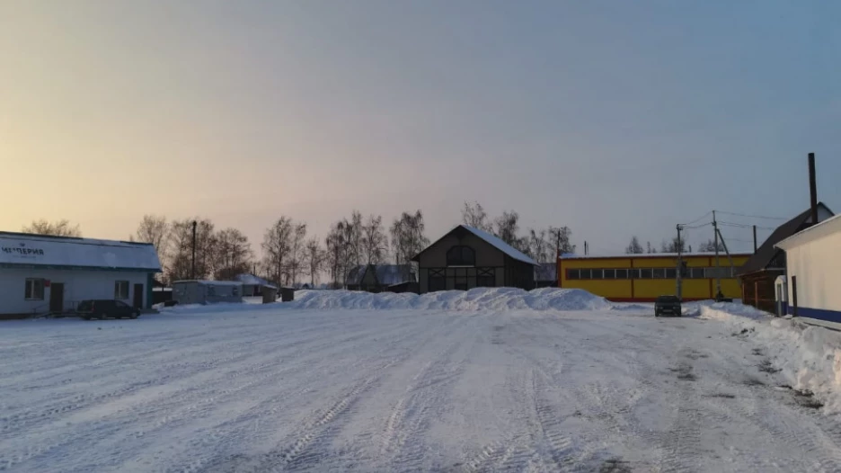 Снег в алтайском селе. Много снега. 