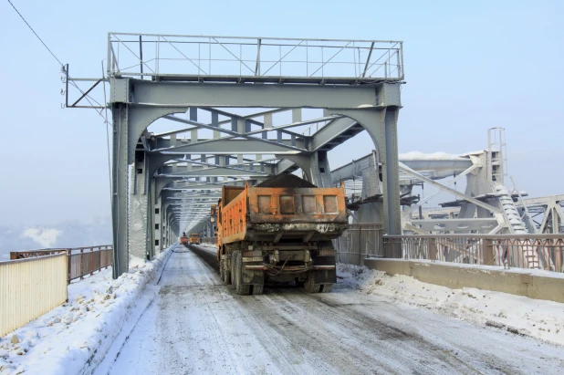 Ремонт Старого моста 10 января в Барнауле.