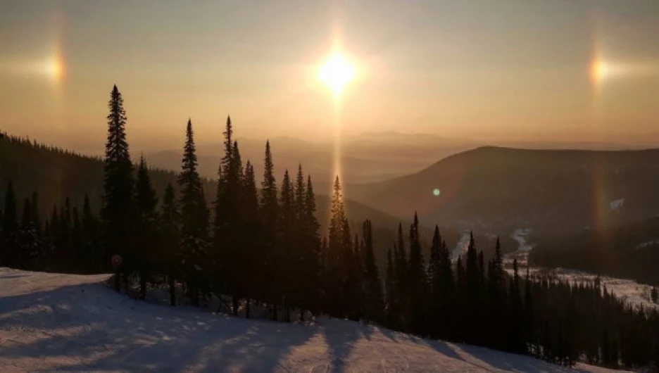 На сибирском горнолыжном курорте появилось нижнее солнце в алмазной пыли