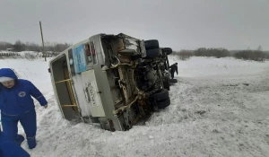 Автобус опрокинулся. Томская область.