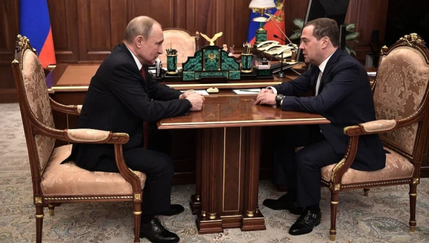 Владимир Путин и Дмитрий Медведев. 