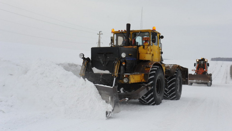Барнаульцы удивились обилию снегоуборочных машин на улицах города. Губернатор объяснил, почему их так много
