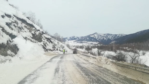 После схода лавины на Чуйском тракте.