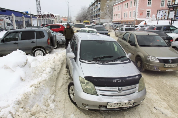 Барнаул. Очистка снега. 