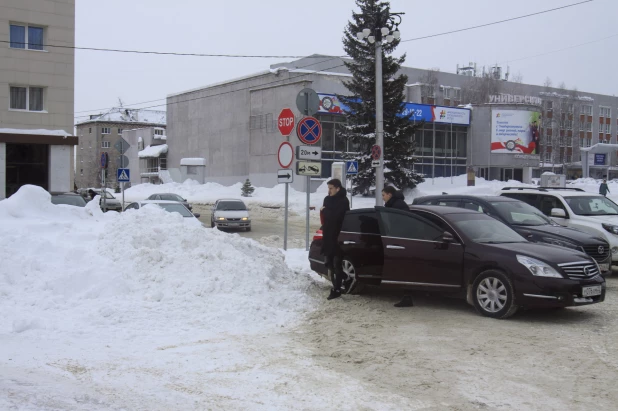 Барнаул. Очистка снега. 