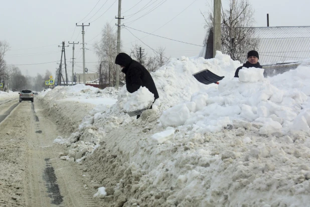 Барнаул. Очистка снега. 