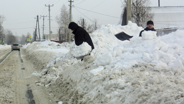Барнаул. Очистка снега. 