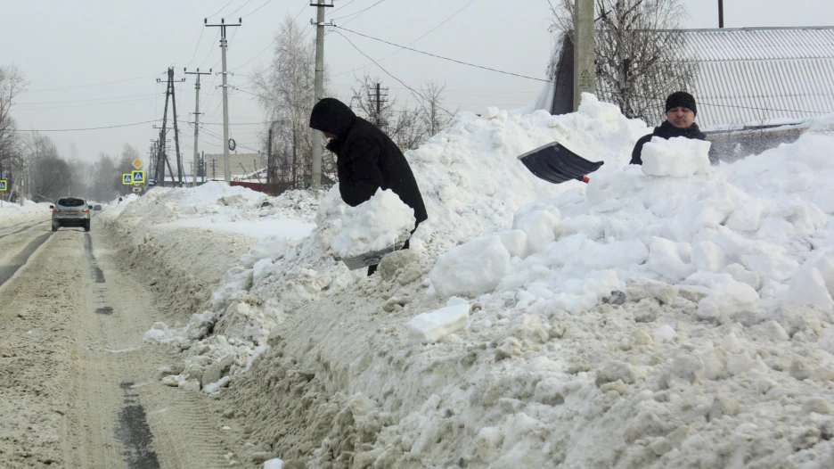 Барнаул. Очистка снега. 